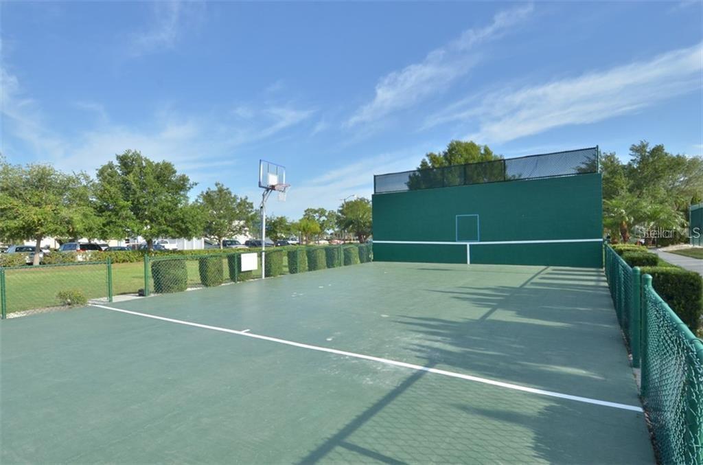 301 CALOOSA PALMS CT, SUN CITY CENTER, FL, 33573