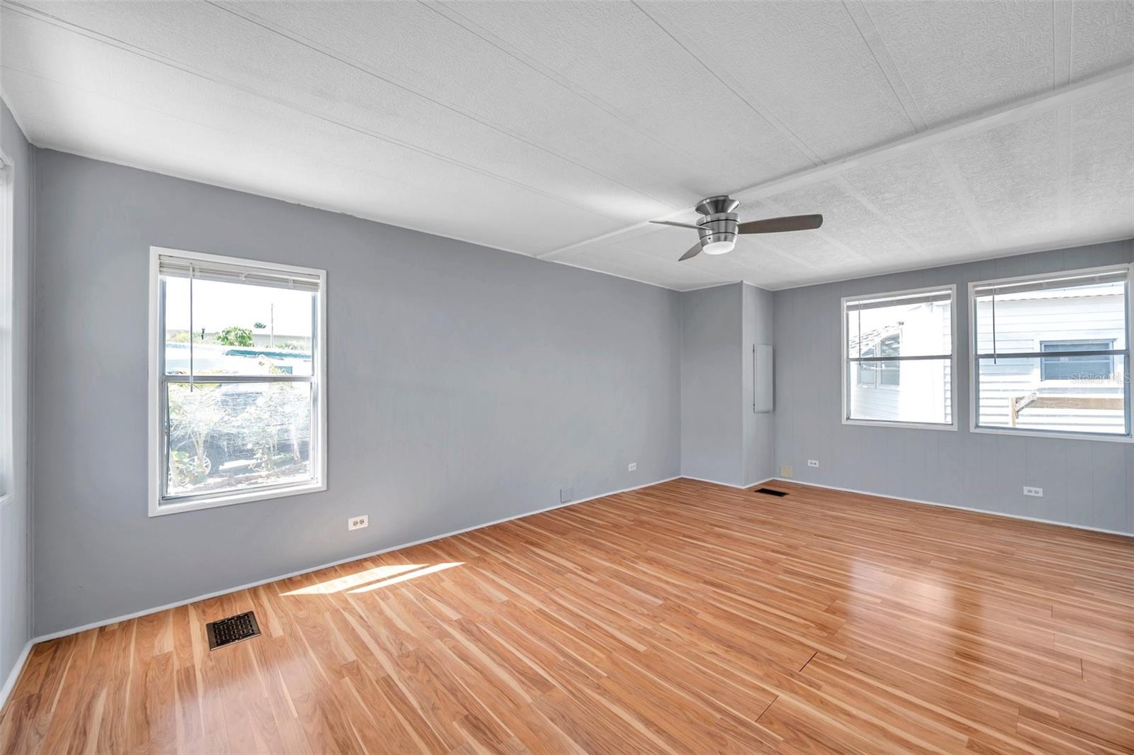 4851 W GANDY BLVD #B3 L8, TAMPA, FL, 33611