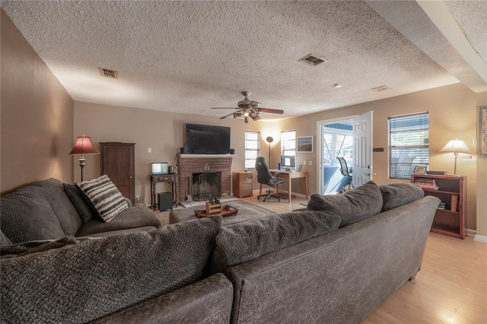 6702 N BRANCH AVE, TAMPA, FL, 33604