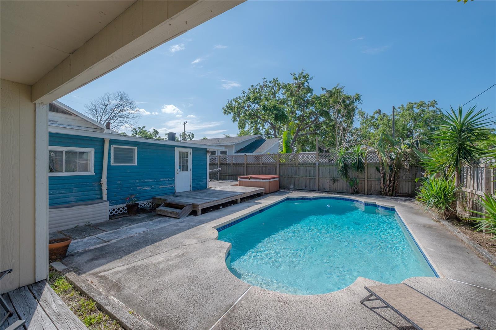 6702 N BRANCH AVE, TAMPA, FL, 33604