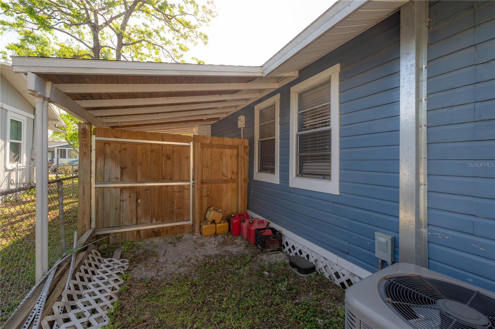 6702 N BRANCH AVE, TAMPA, FL, 33604