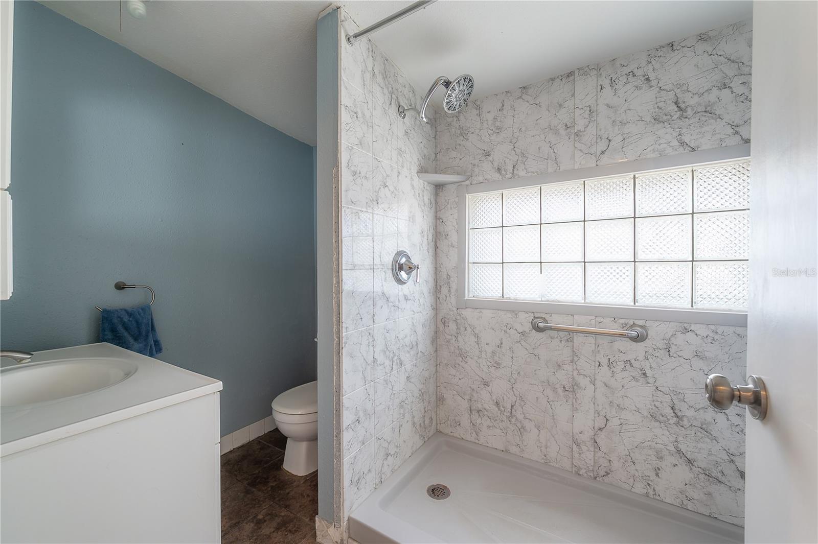 6702 N BRANCH AVE, TAMPA, FL, 33604