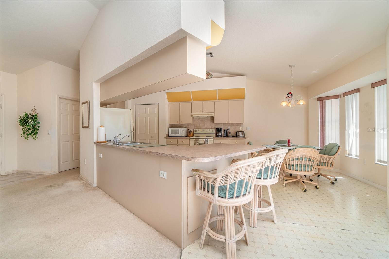 18379 EDGEWATER DR, PORT CHARLOTTE, FL, 33948