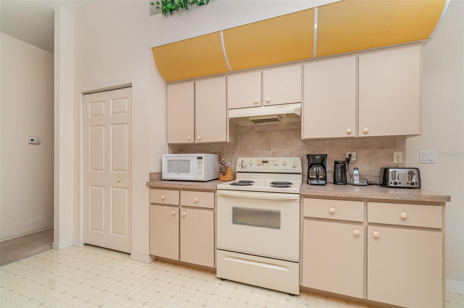 18379 EDGEWATER DR, PORT CHARLOTTE, FL, 33948