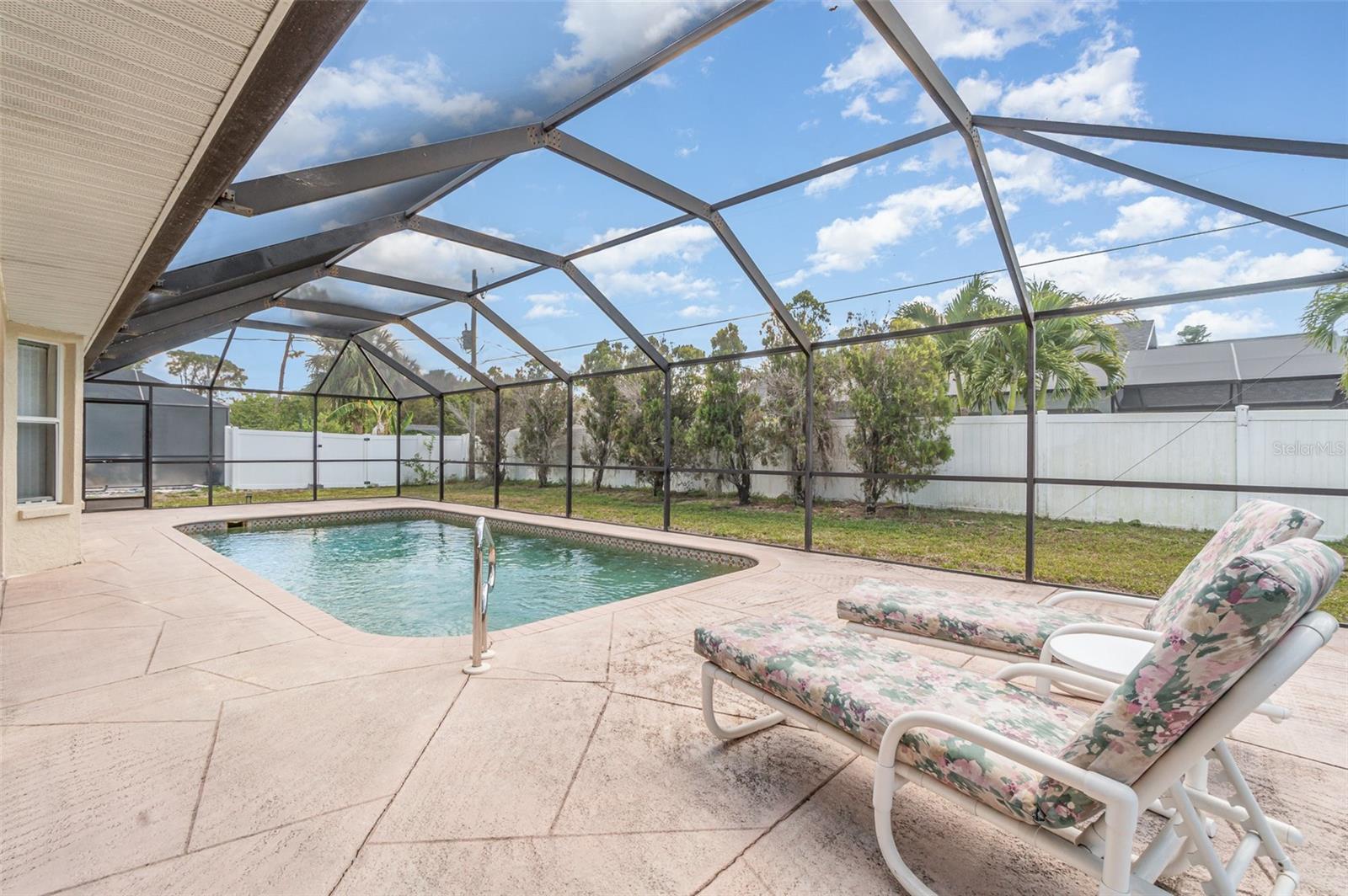 18379 EDGEWATER DR, PORT CHARLOTTE, FL, 33948