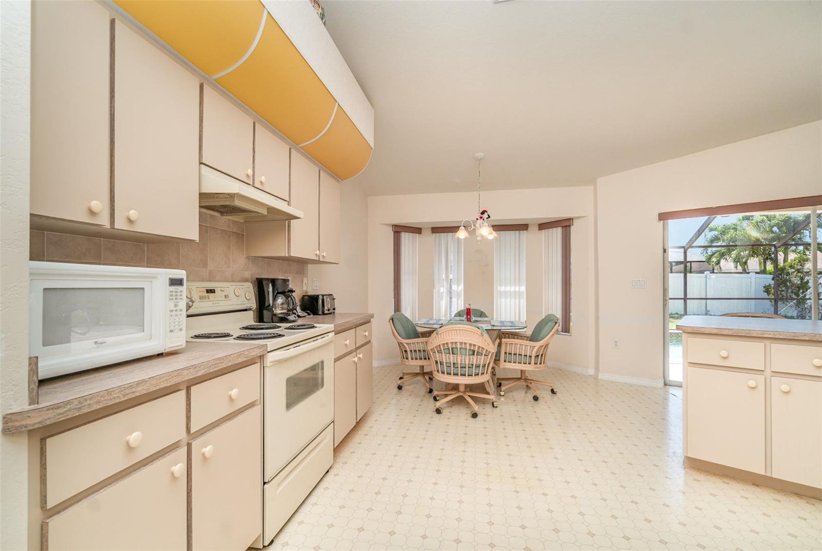 18379 EDGEWATER DR, PORT CHARLOTTE, FL, 33948