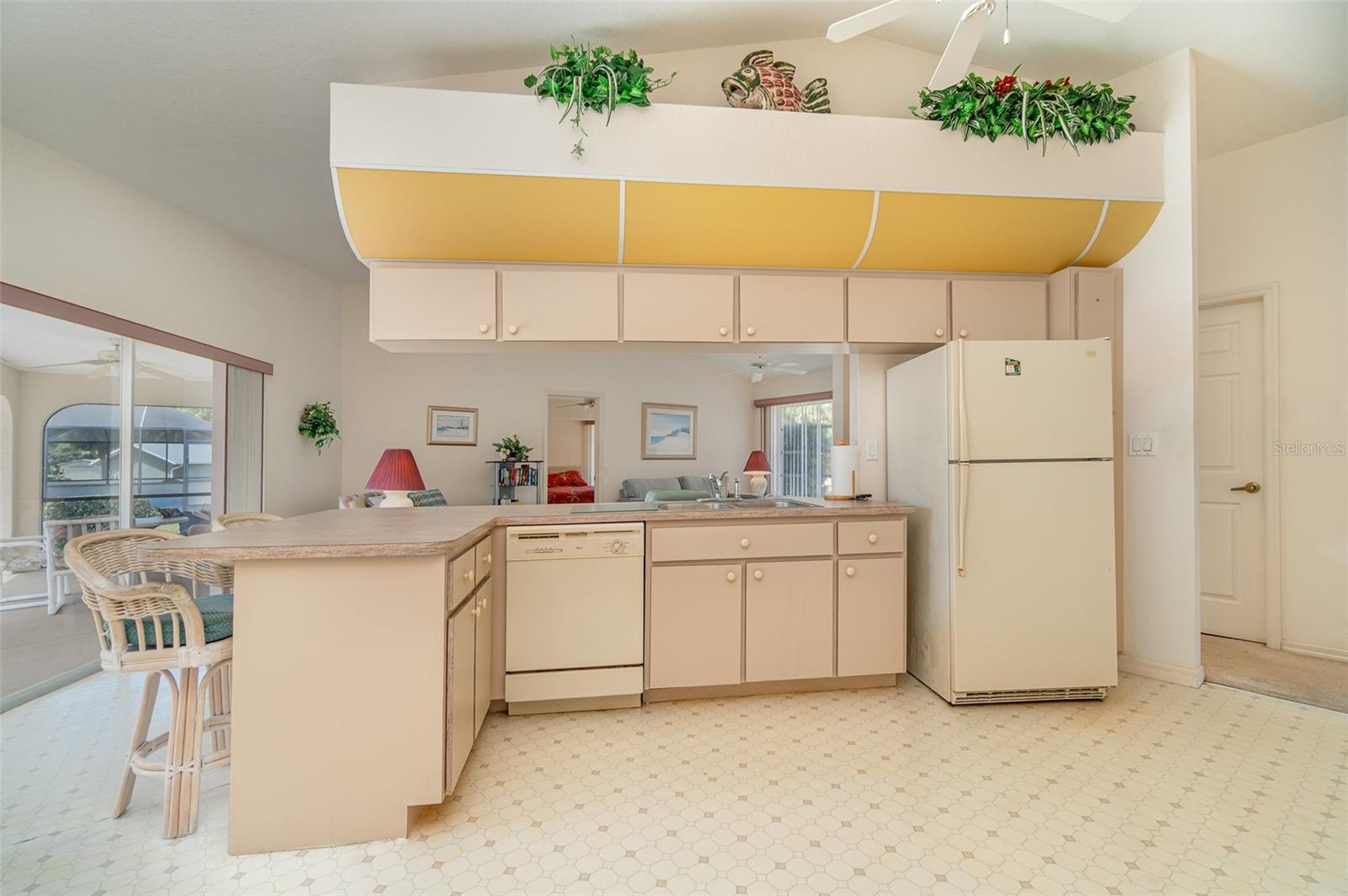 18379 EDGEWATER DR, PORT CHARLOTTE, FL, 33948