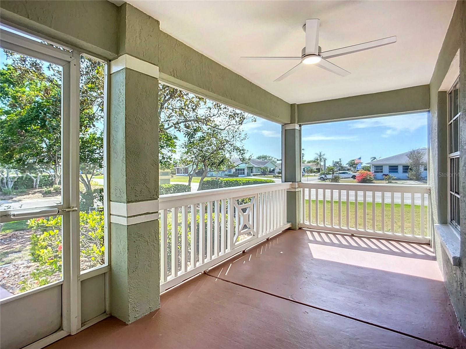 1402 BLUEWATER DR, SUN CITY CENTER, FL, 33573