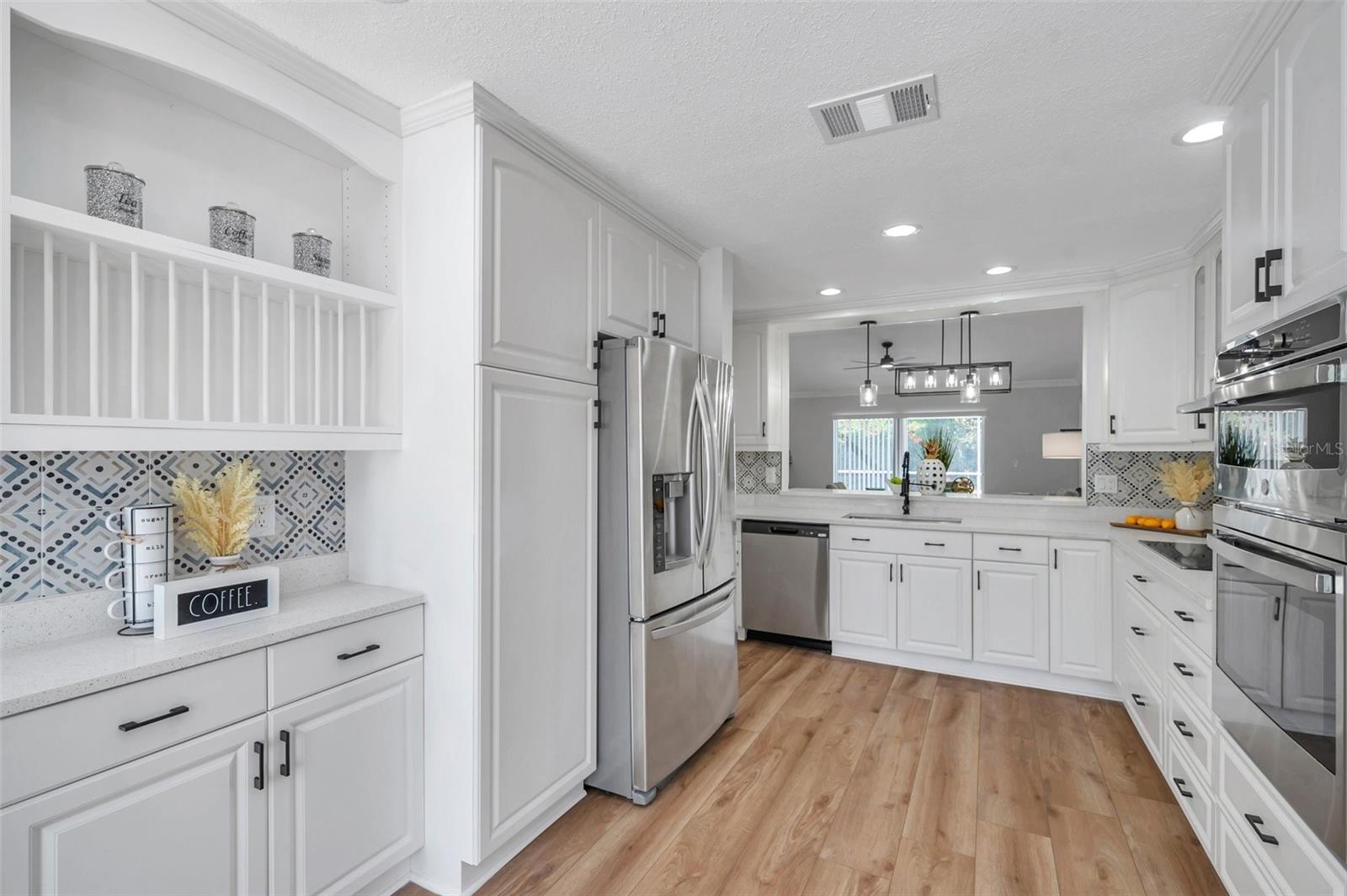 1402 BLUEWATER DR, SUN CITY CENTER, FL, 33573