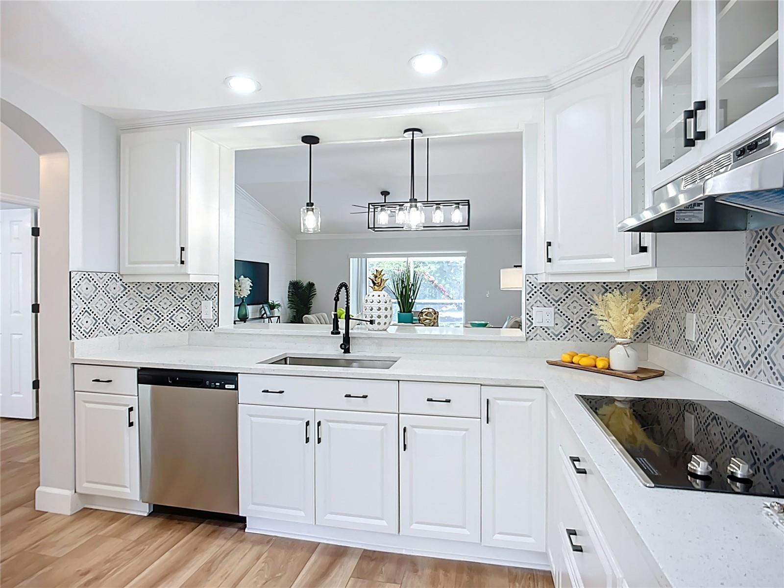 1402 BLUEWATER DR, SUN CITY CENTER, FL, 33573