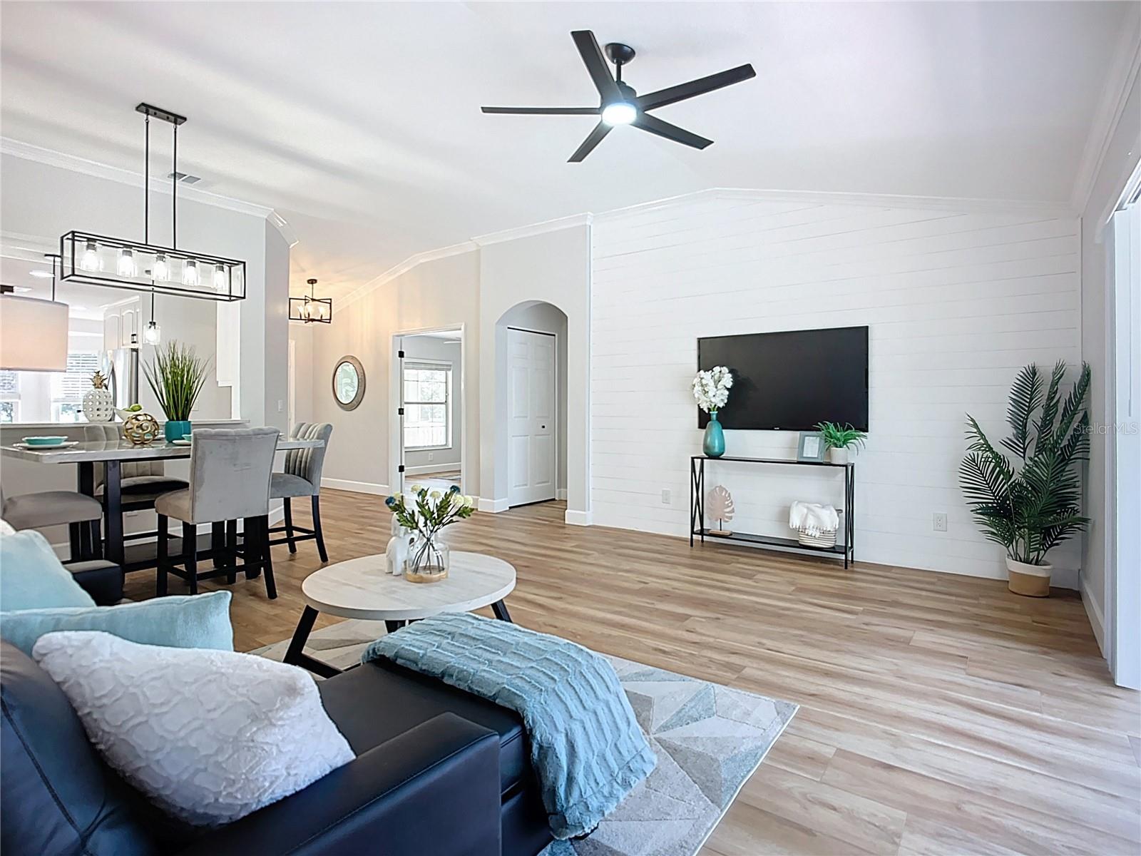 1402 BLUEWATER DR, SUN CITY CENTER, FL, 33573