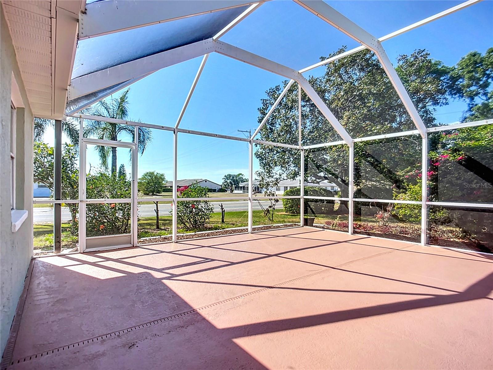 1402 BLUEWATER DR, SUN CITY CENTER, FL, 33573