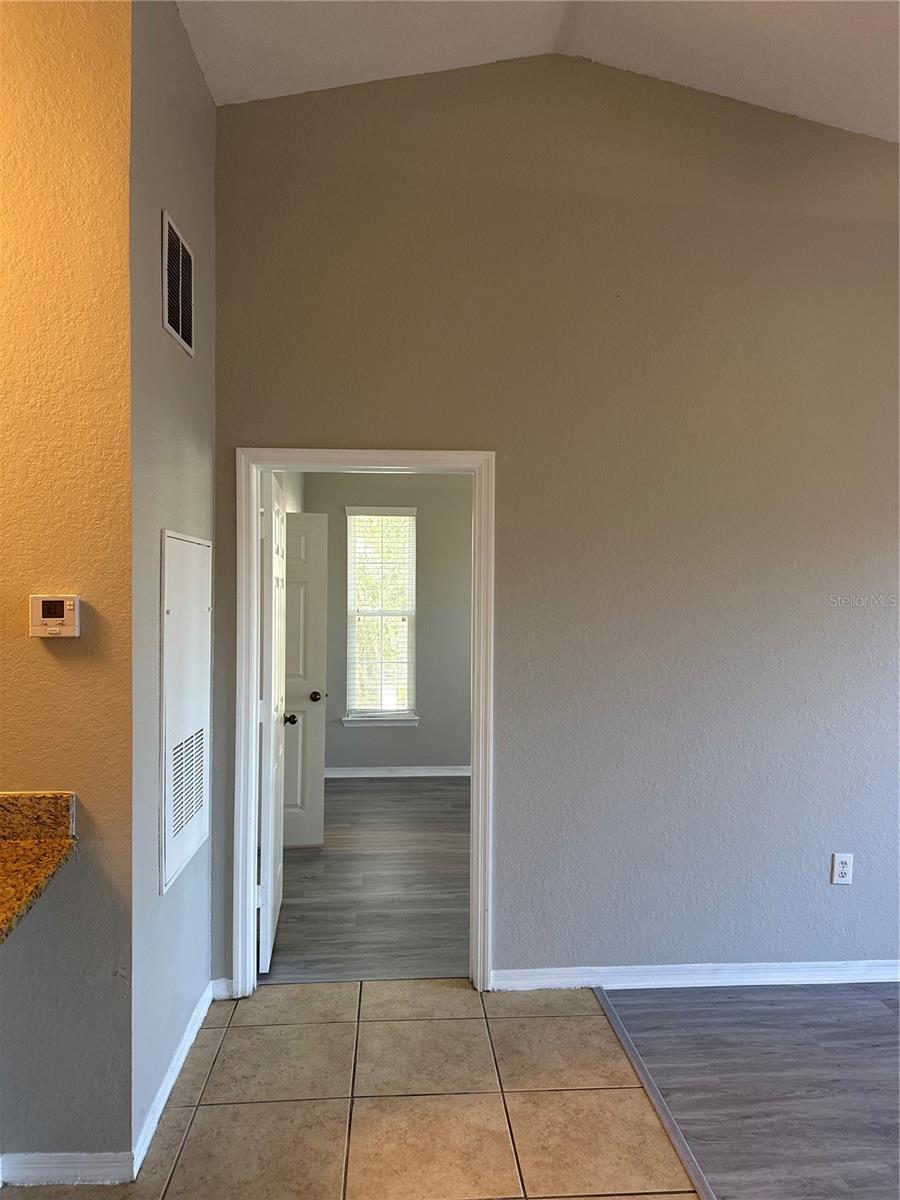 10102 COURTNEY OAKS CIR #202, TAMPA, FL, 33619