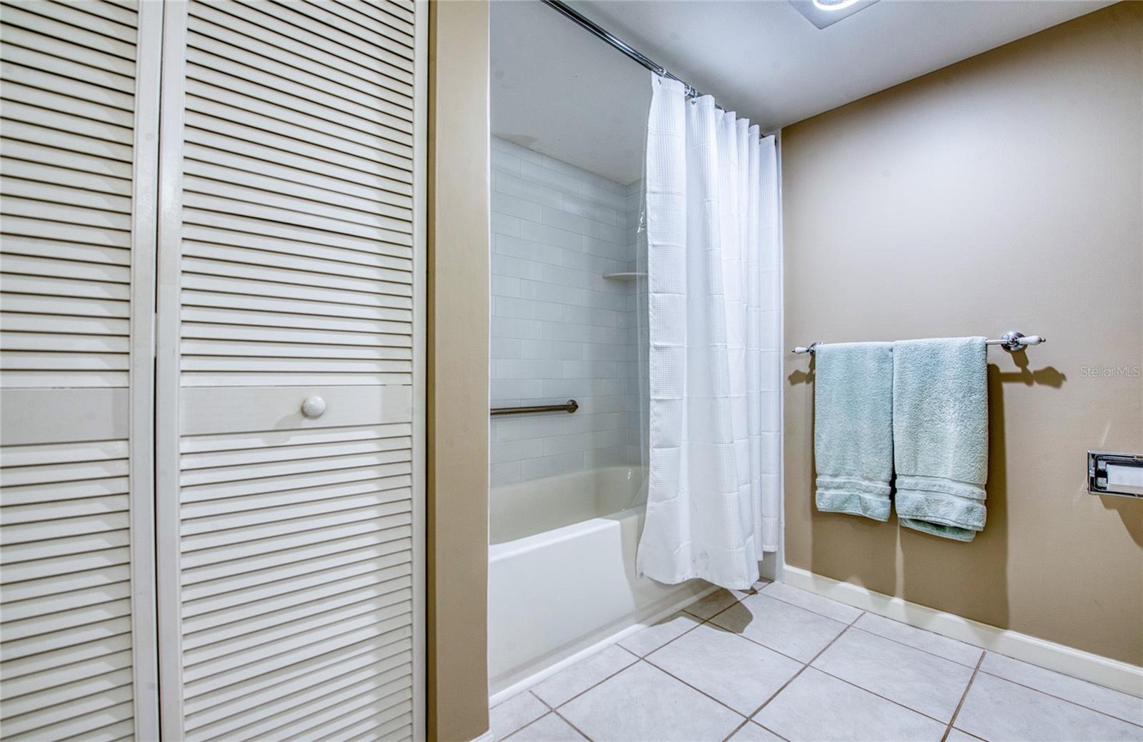 7037 SUNSET DR S #205, SOUTH PASADENA, FL, 33707