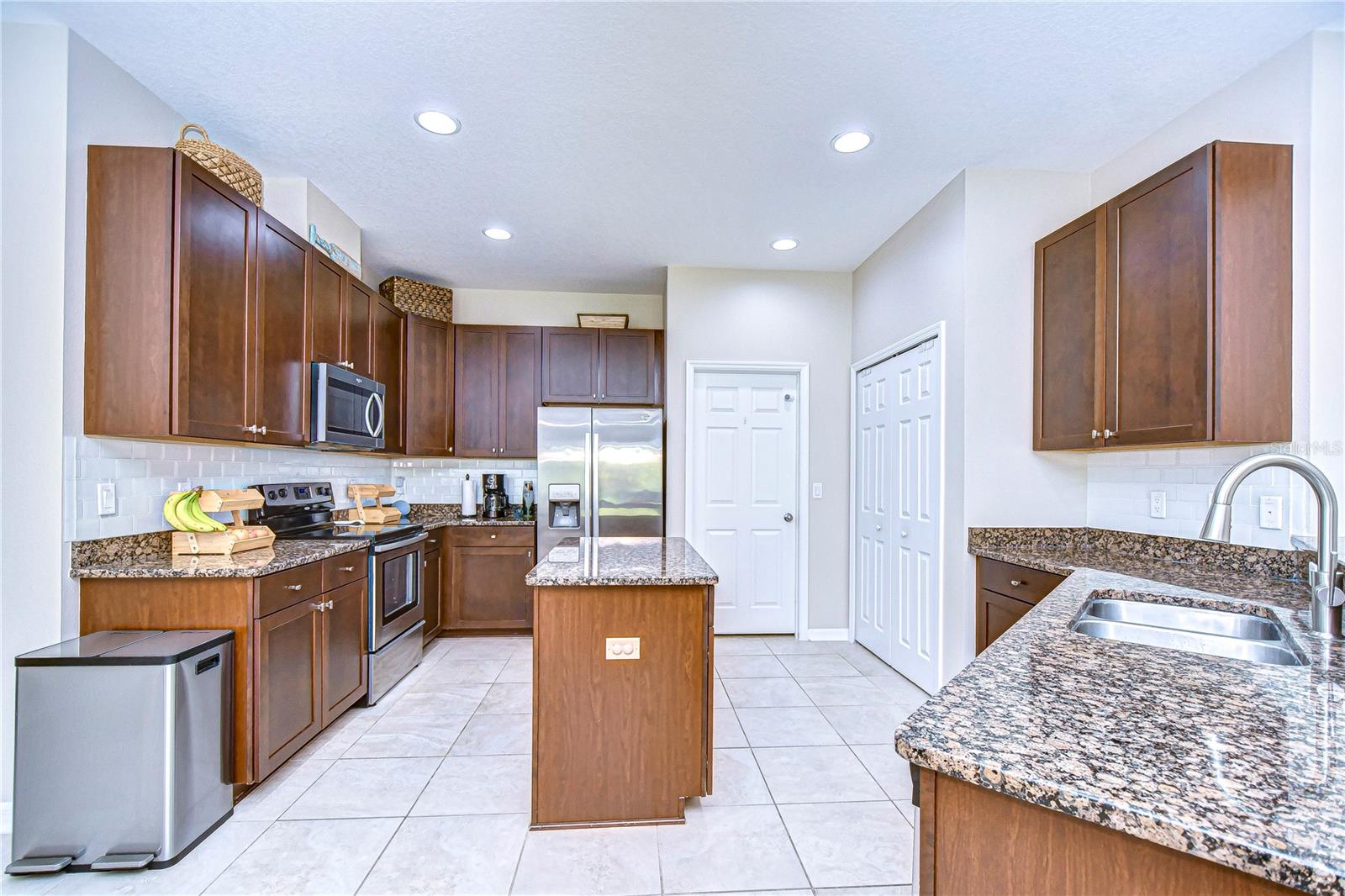 10868 BREAKING ROCKS DR, TAMPA, FL, 33647