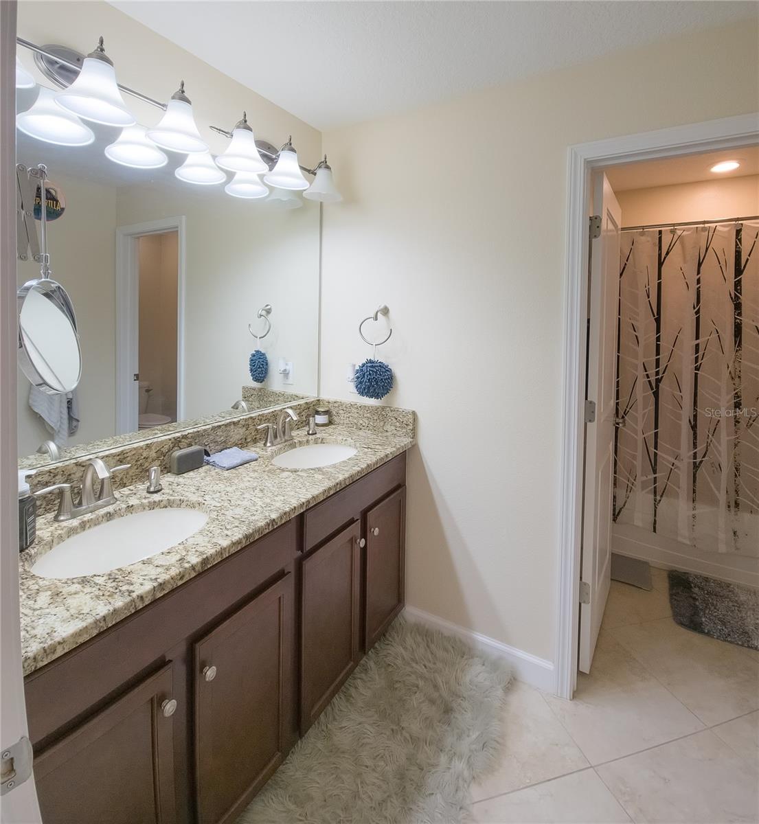 Large Upstairs Bathroom