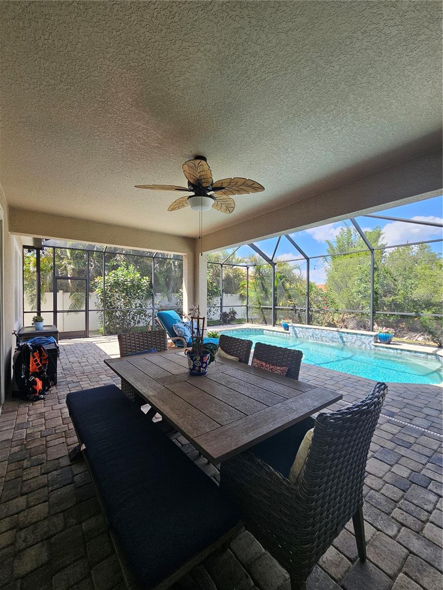 Large Screen Enclosed Lani with Saltwater