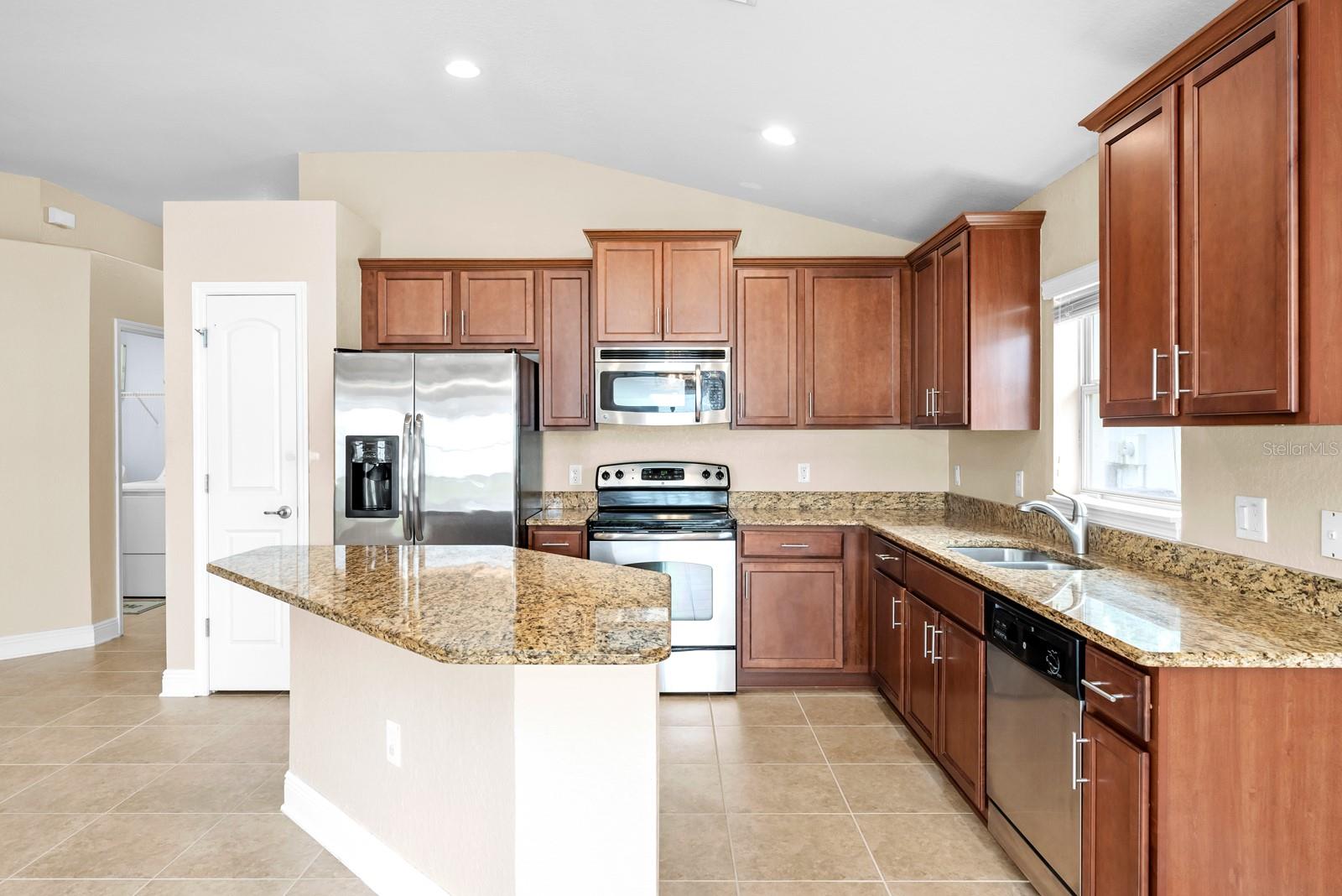 10718 STANDING STONE DR, WIMAUMA, FL, 33598