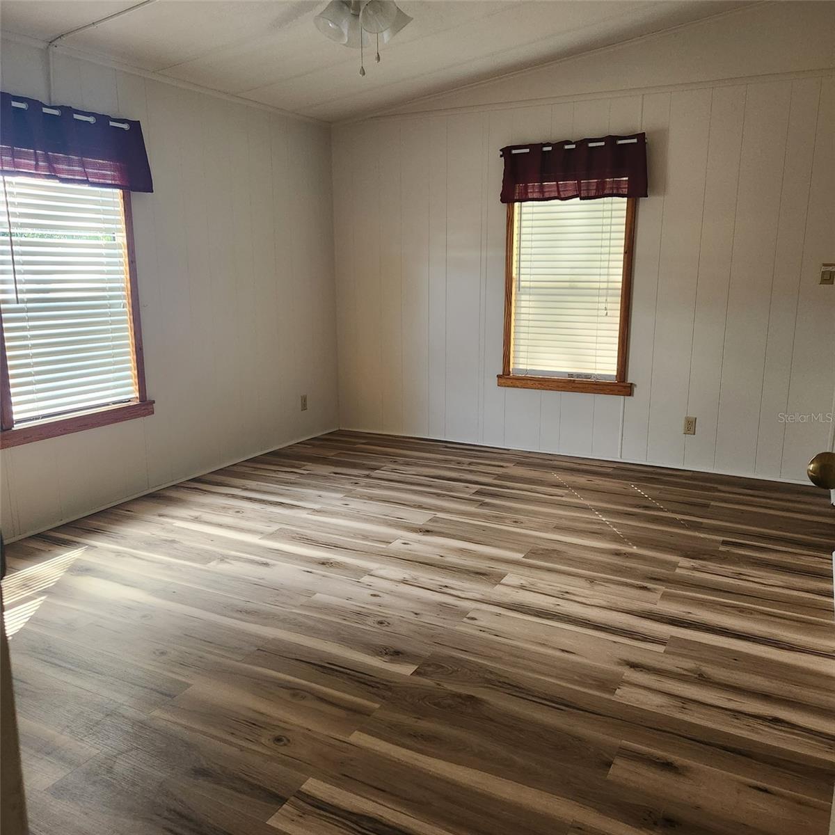 300 OAK BLVD, WILDWOOD, FL, 34785