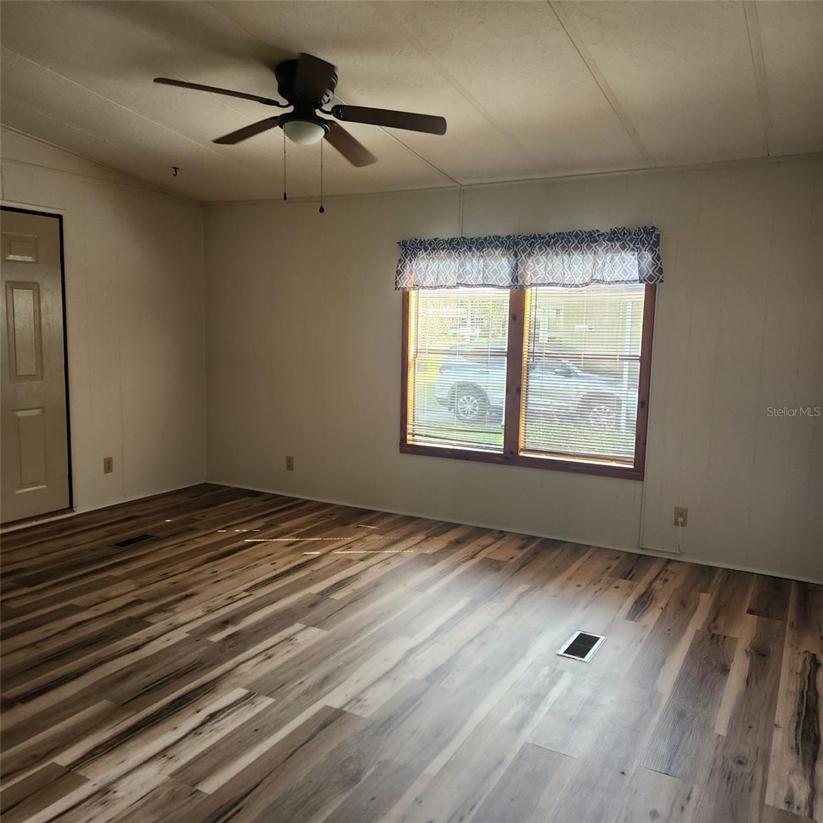 300 OAK BLVD, WILDWOOD, FL, 34785