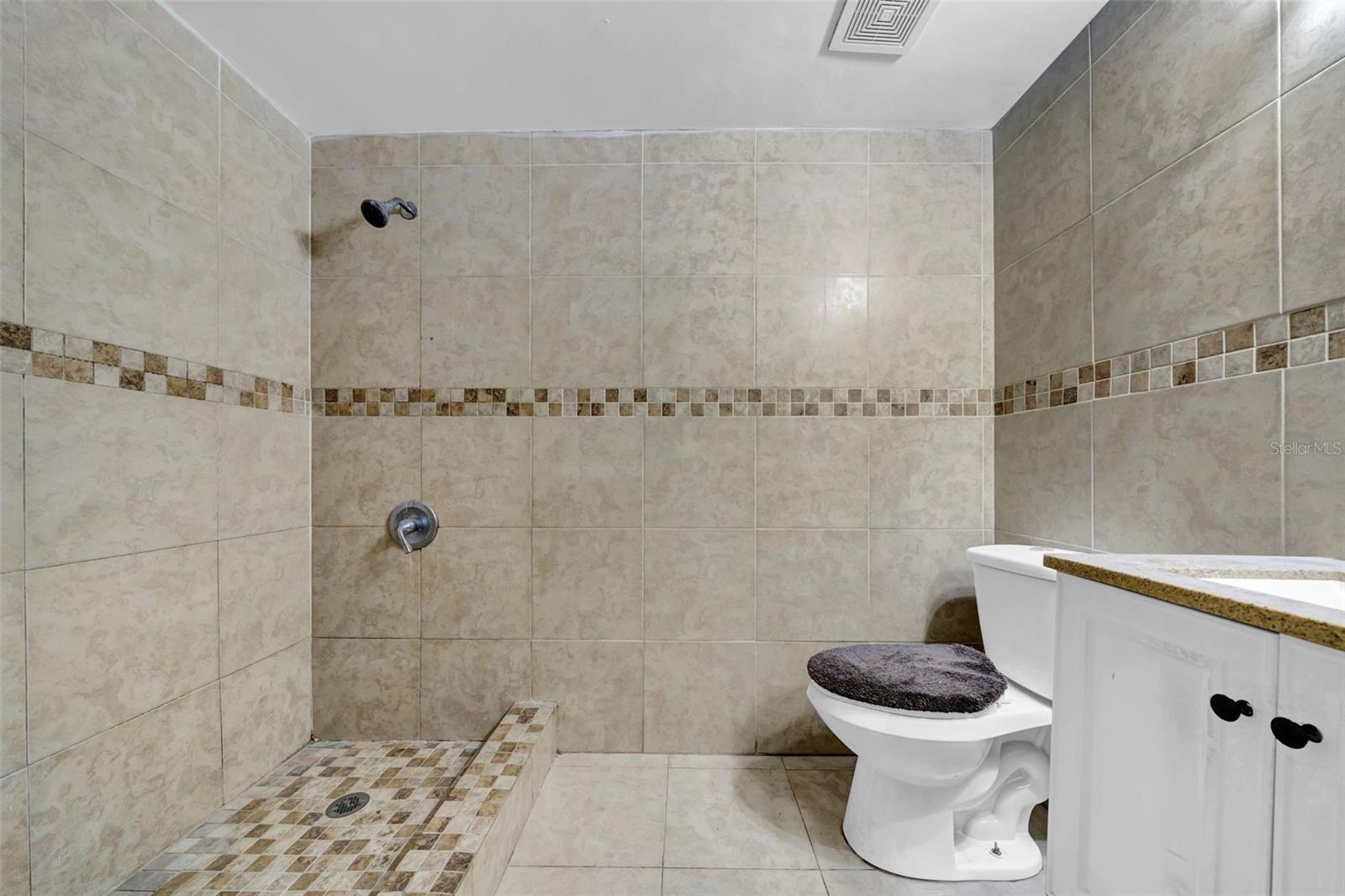 8325 ELKWOOD LN, TAMPA, FL, 33615