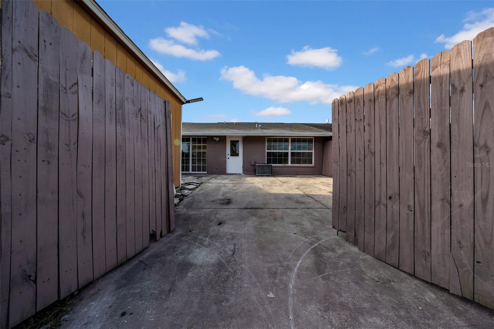 8325 ELKWOOD LN, TAMPA, FL, 33615