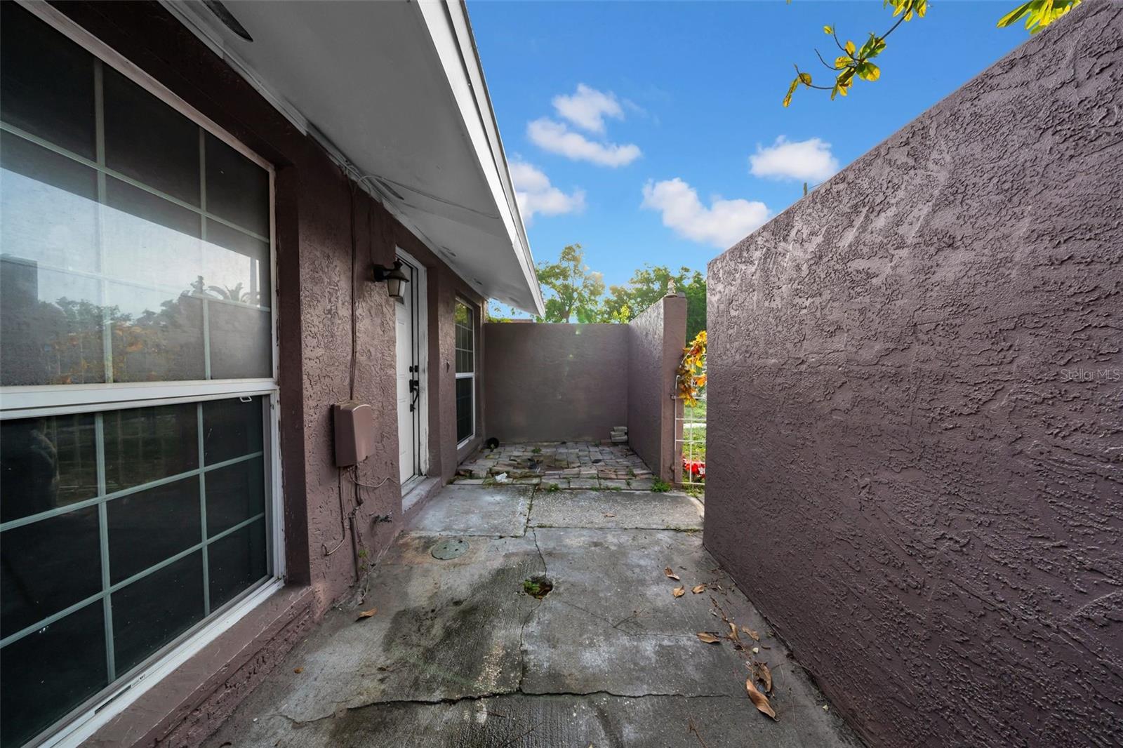 8325 ELKWOOD LN, TAMPA, FL, 33615