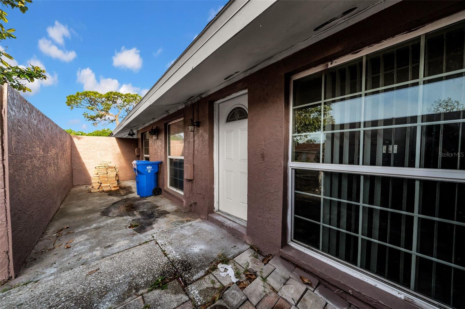 8325 ELKWOOD LN, TAMPA, FL, 33615