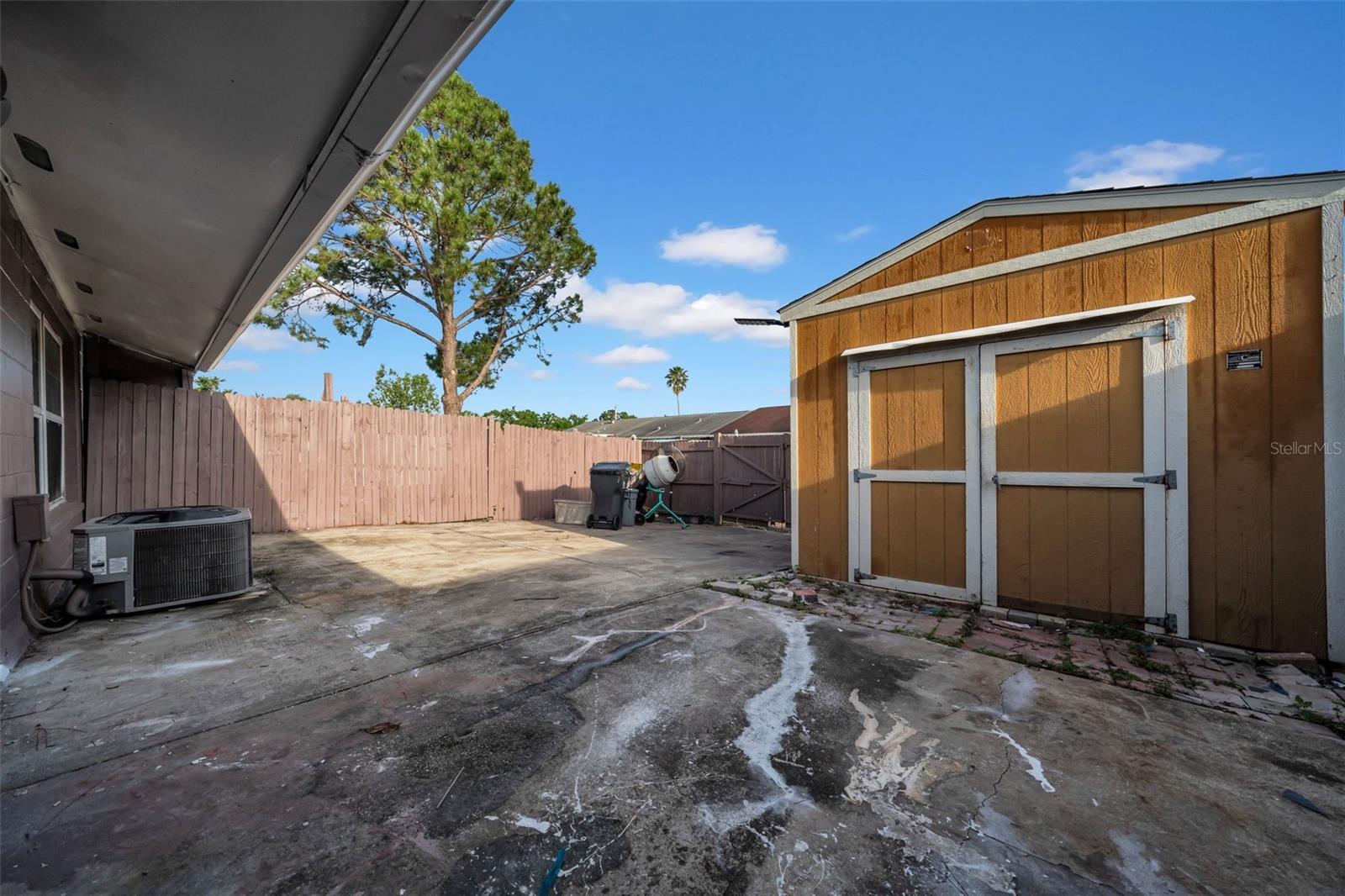 8325 ELKWOOD LN, TAMPA, FL, 33615