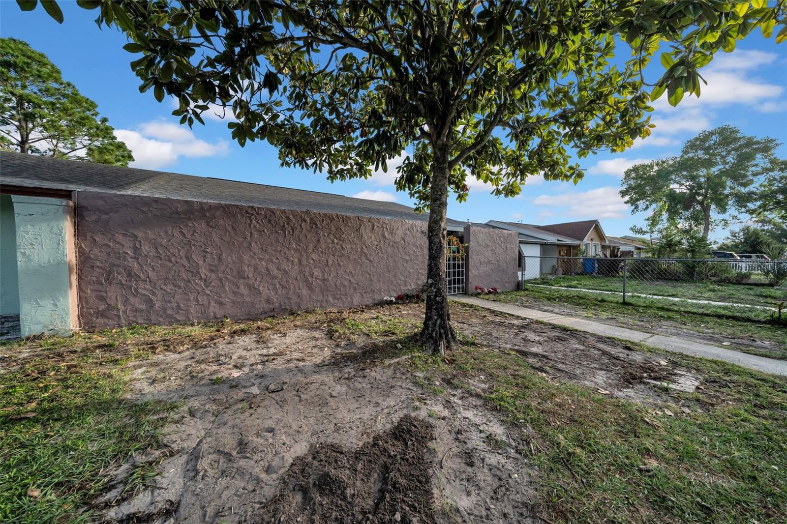 8325 ELKWOOD LN, TAMPA, FL, 33615