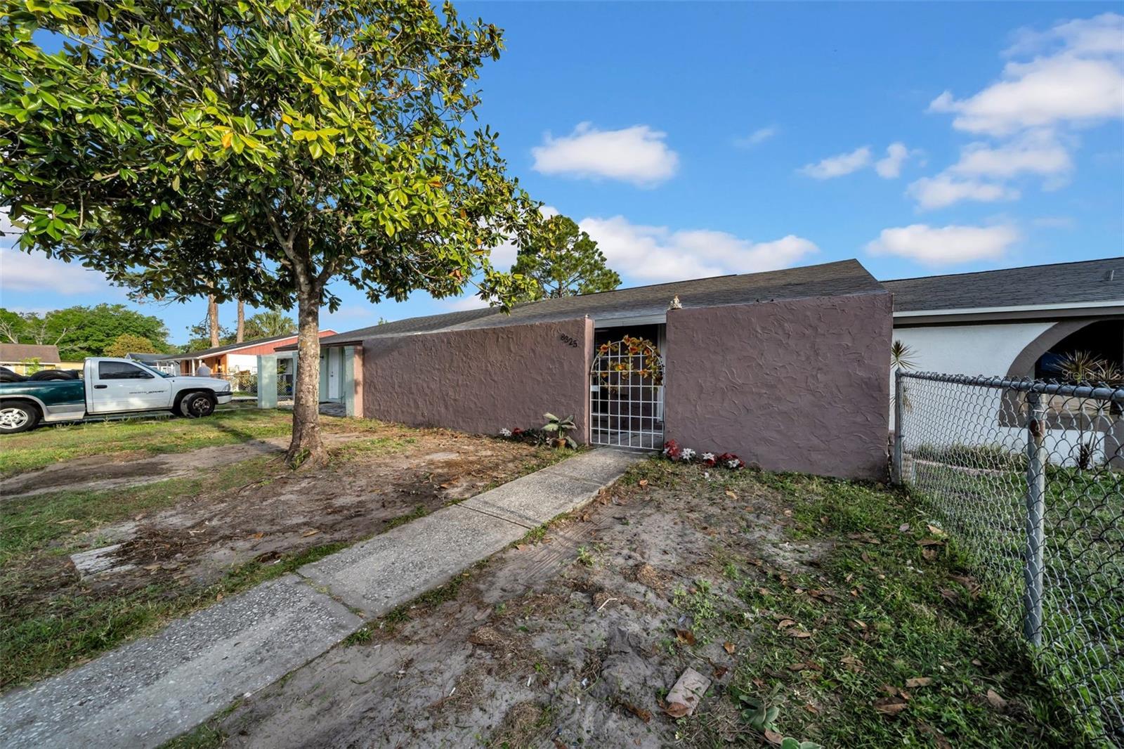 8325 ELKWOOD LN, TAMPA, FL, 33615