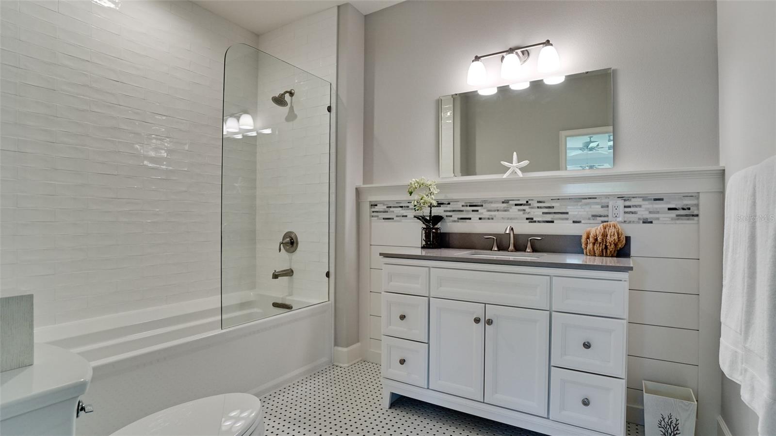 8202 17TH AVE W, BRADENTON, FL, 34209