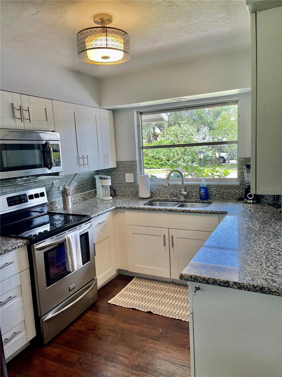 2526 CONSTITUTION BLVD, SARASOTA, FL, 34231