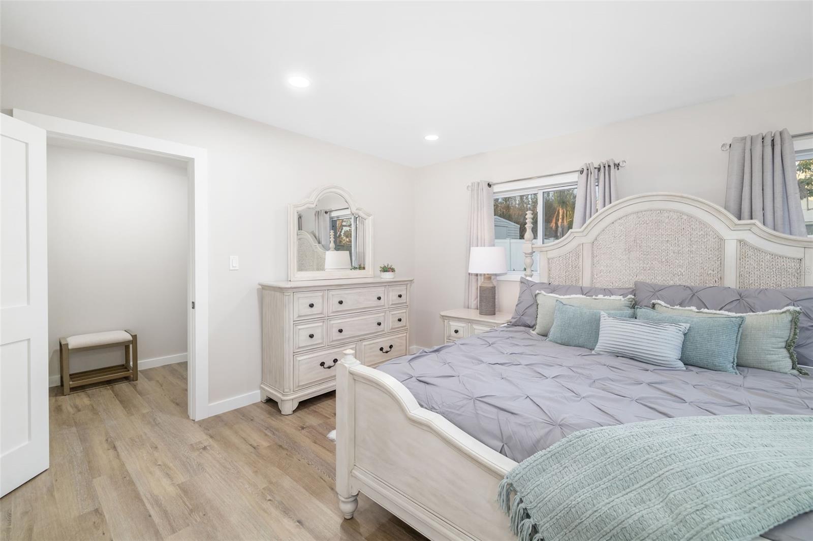 5247 CARMILFRA DR, SARASOTA, FL, 34231