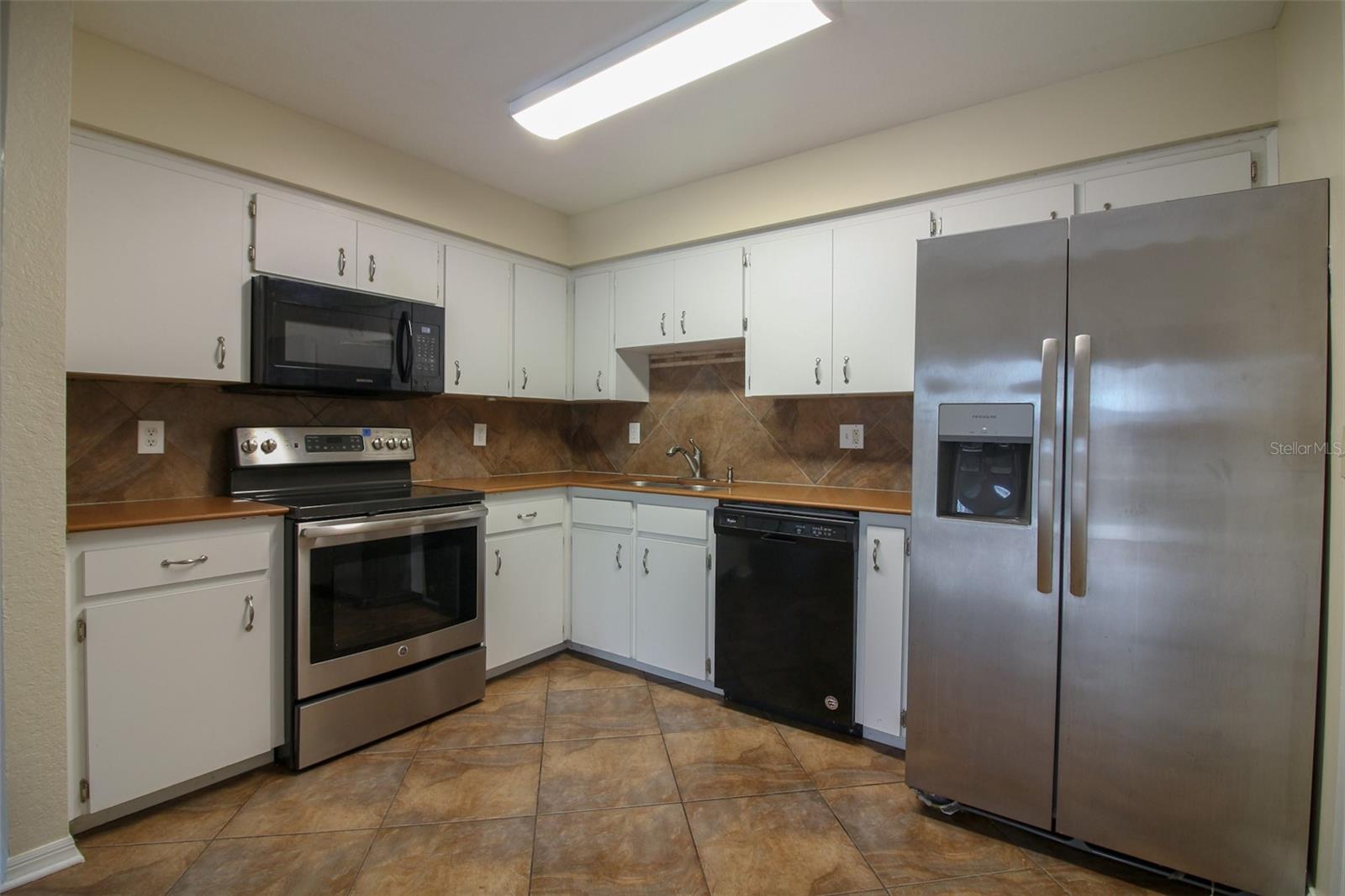 1075 MEADOWOOD POINTE RD, LAKELAND, FL, 33811