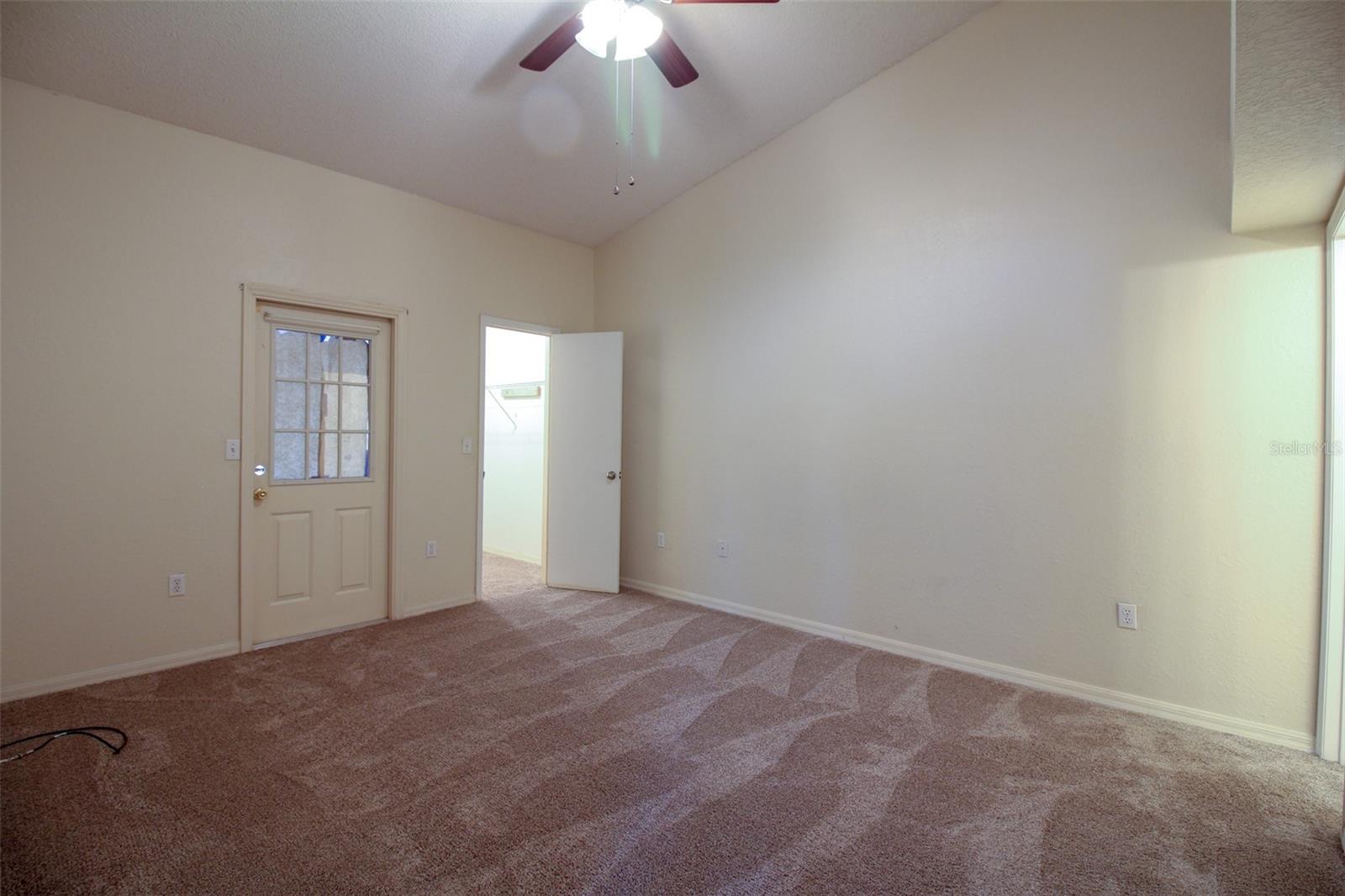 1075 MEADOWOOD POINTE RD, LAKELAND, FL, 33811