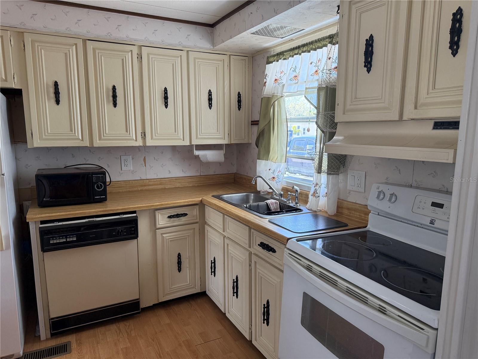 347 MOUNT SAXON AVE NE #324, ST PETERSBURG, FL, 33702