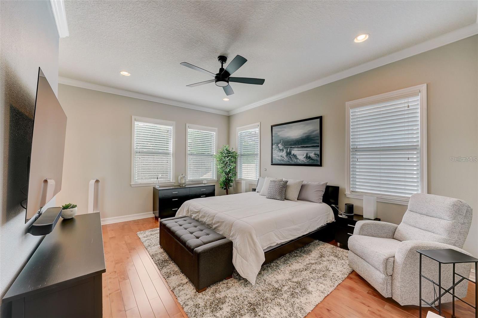 516 33RD AVE N, ST PETERSBURG, FL, 33704