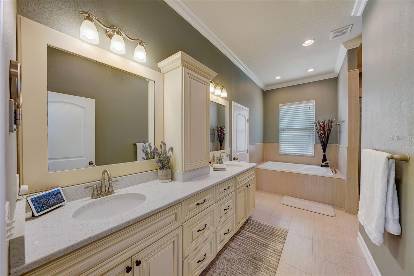 516 33RD AVE N, ST PETERSBURG, FL, 33704