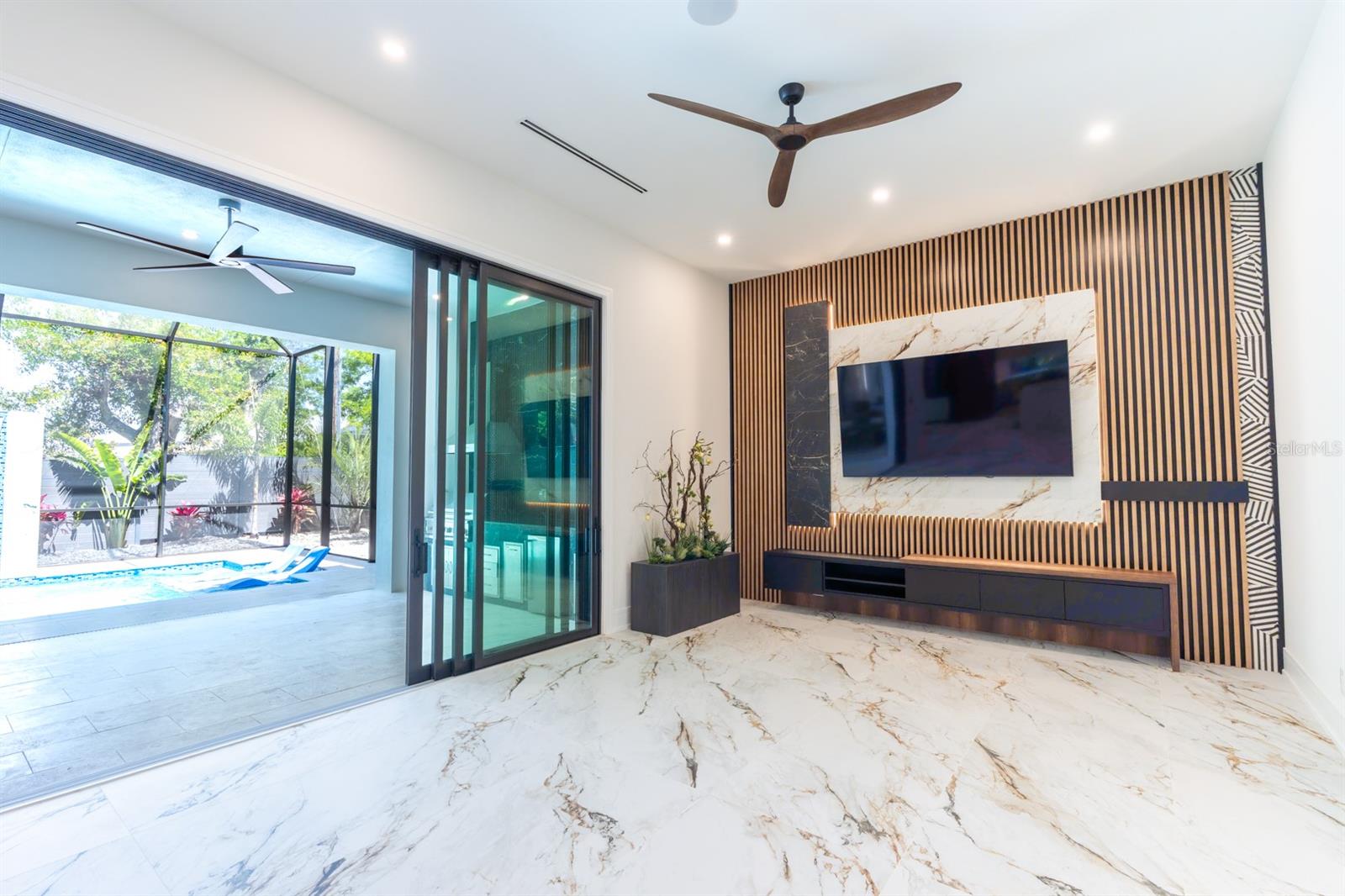 2375 FLOYD ST, SARASOTA, FL, 34239
