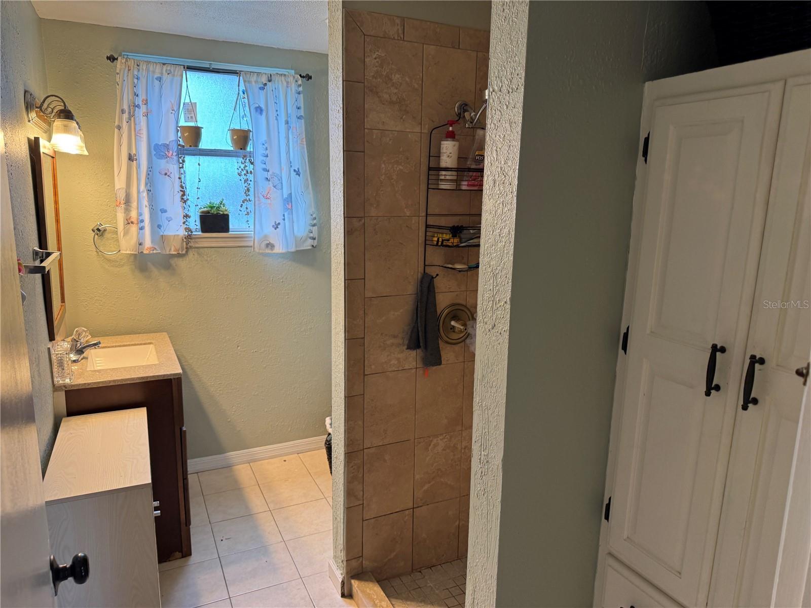 561 W MINNEOLA AVE, CLERMONT, FL, 34711