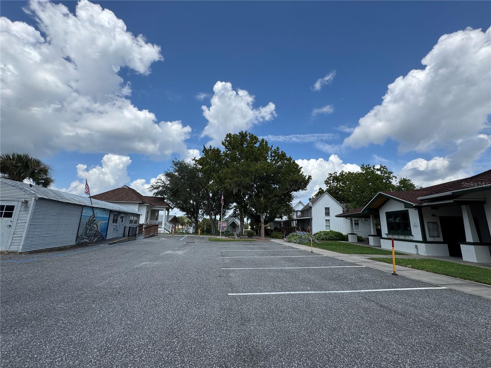 561 W MINNEOLA AVE, CLERMONT, FL, 34711