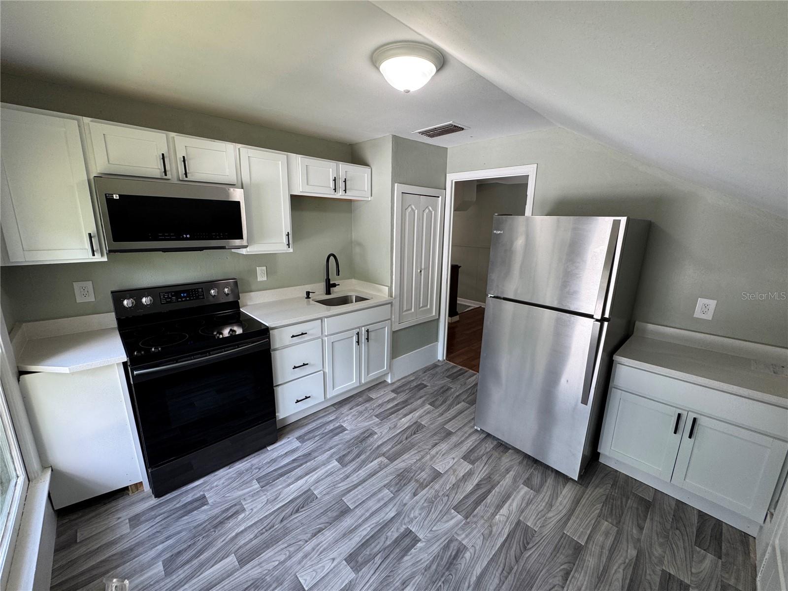 561 W MINNEOLA AVE, CLERMONT, FL, 34711