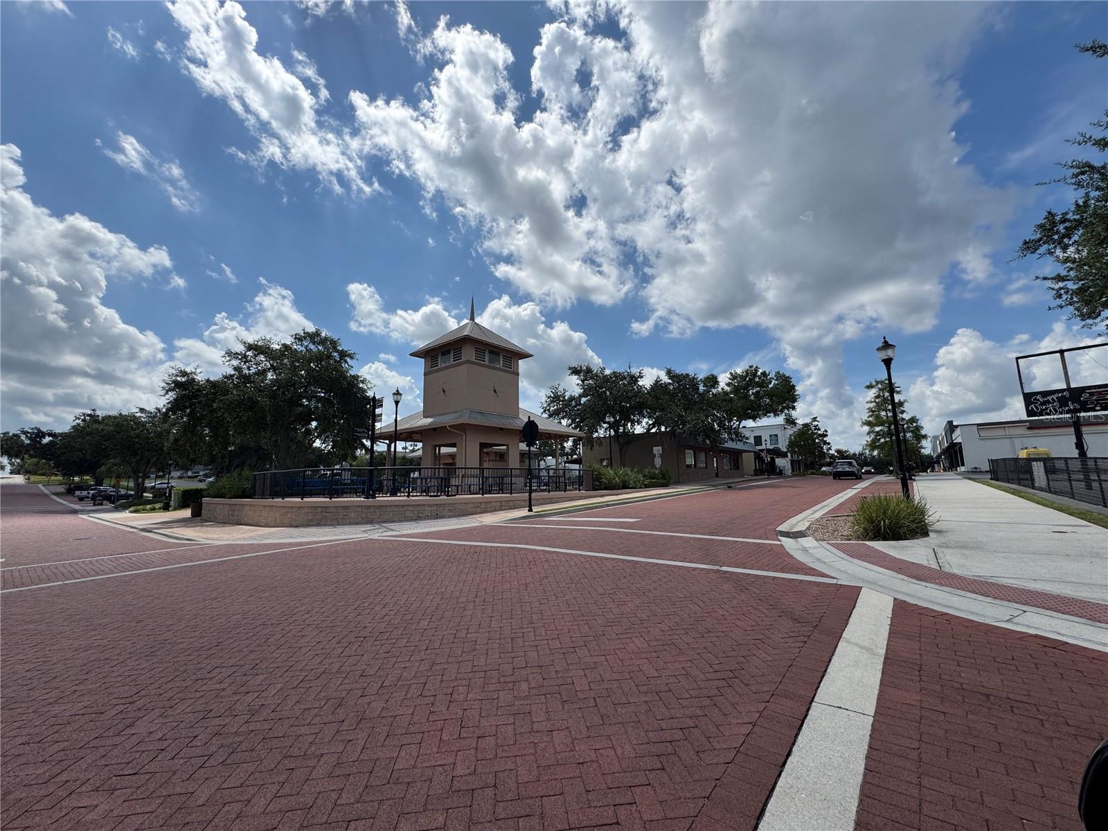 561 W MINNEOLA AVE, CLERMONT, FL, 34711