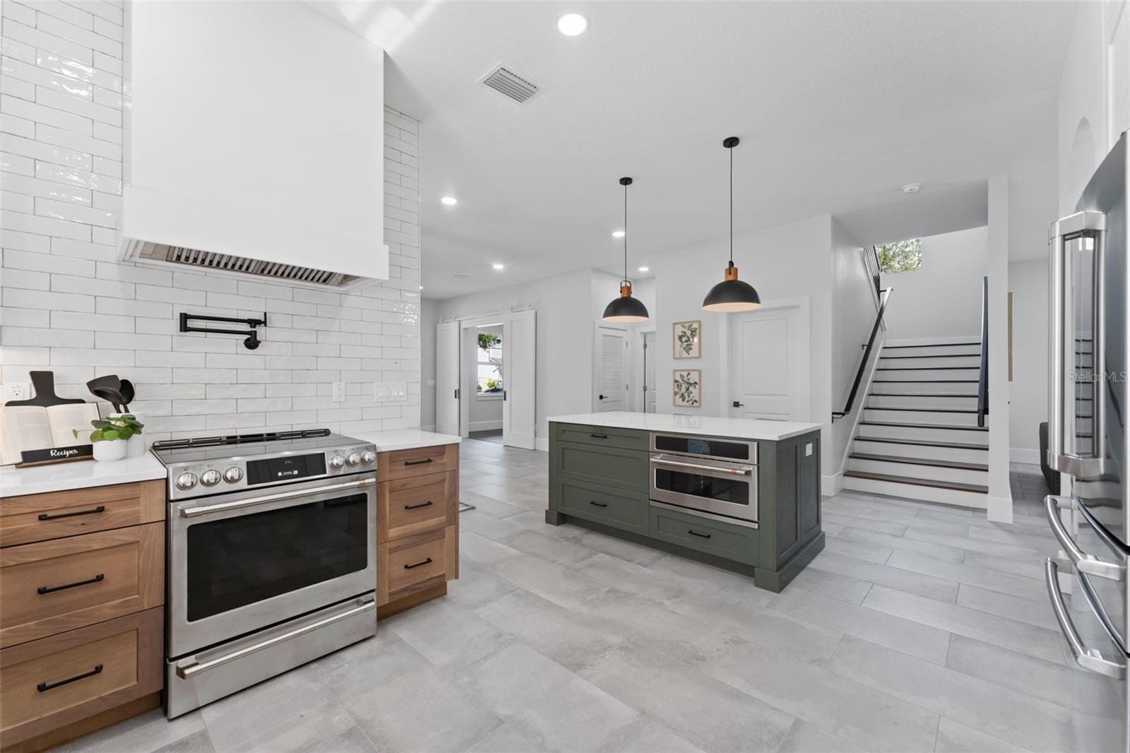 806 W ADALEE ST, TAMPA, FL, 33603