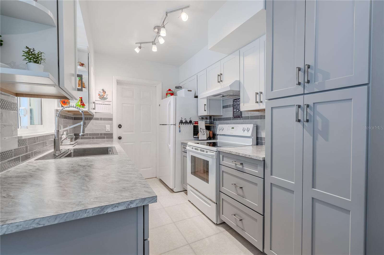 1101 S HILLCREST AVE, CLEARWATER, FL, 33756