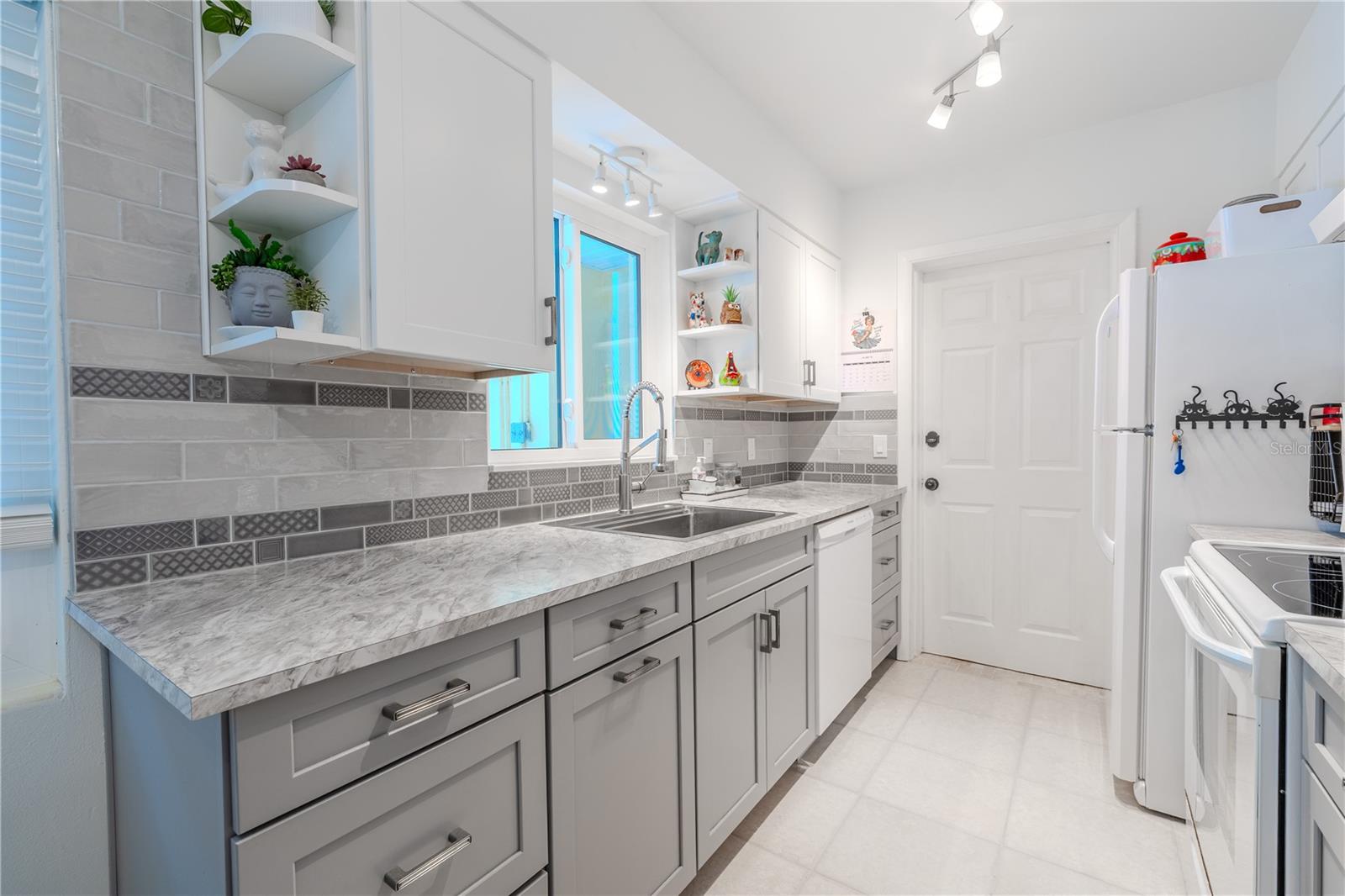 1101 S HILLCREST AVE, CLEARWATER, FL, 33756