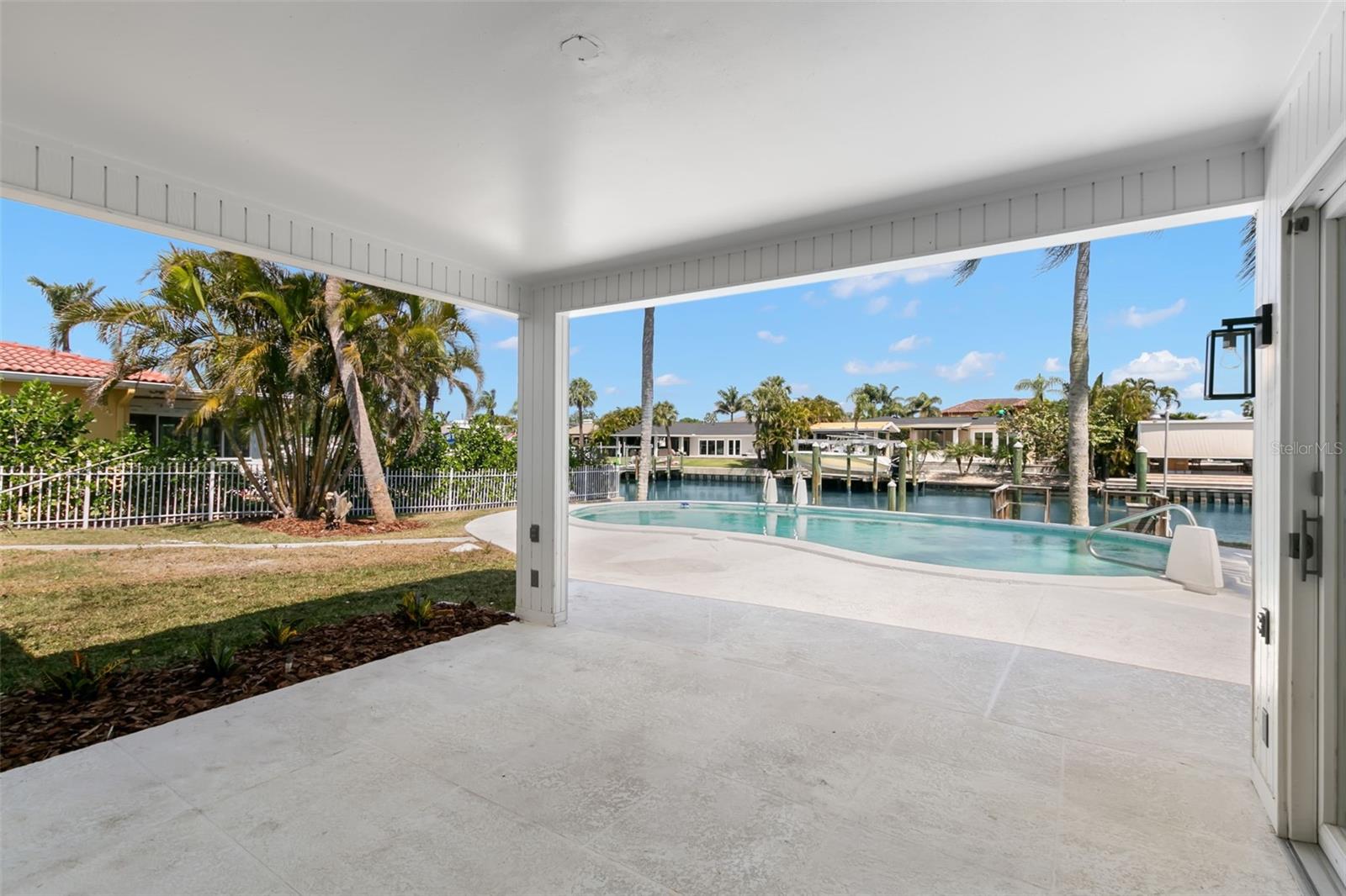 3945 VERSAILLES DR, TAMPA, FL, 33634