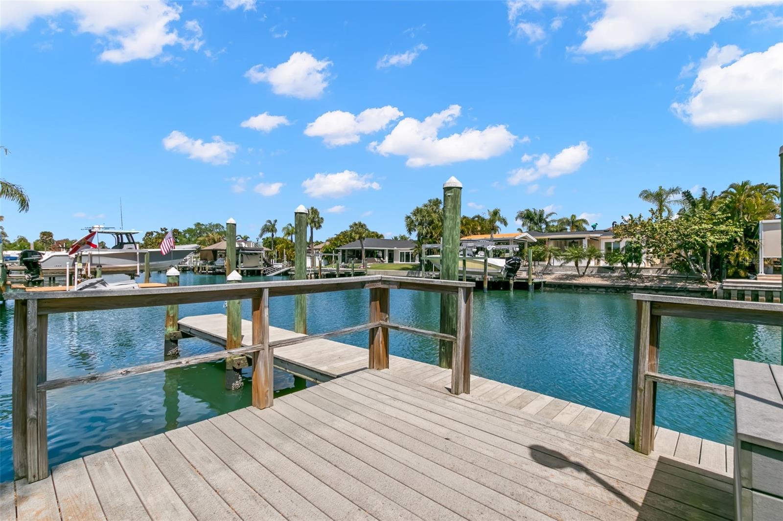 3945 VERSAILLES DR, TAMPA, FL, 33634