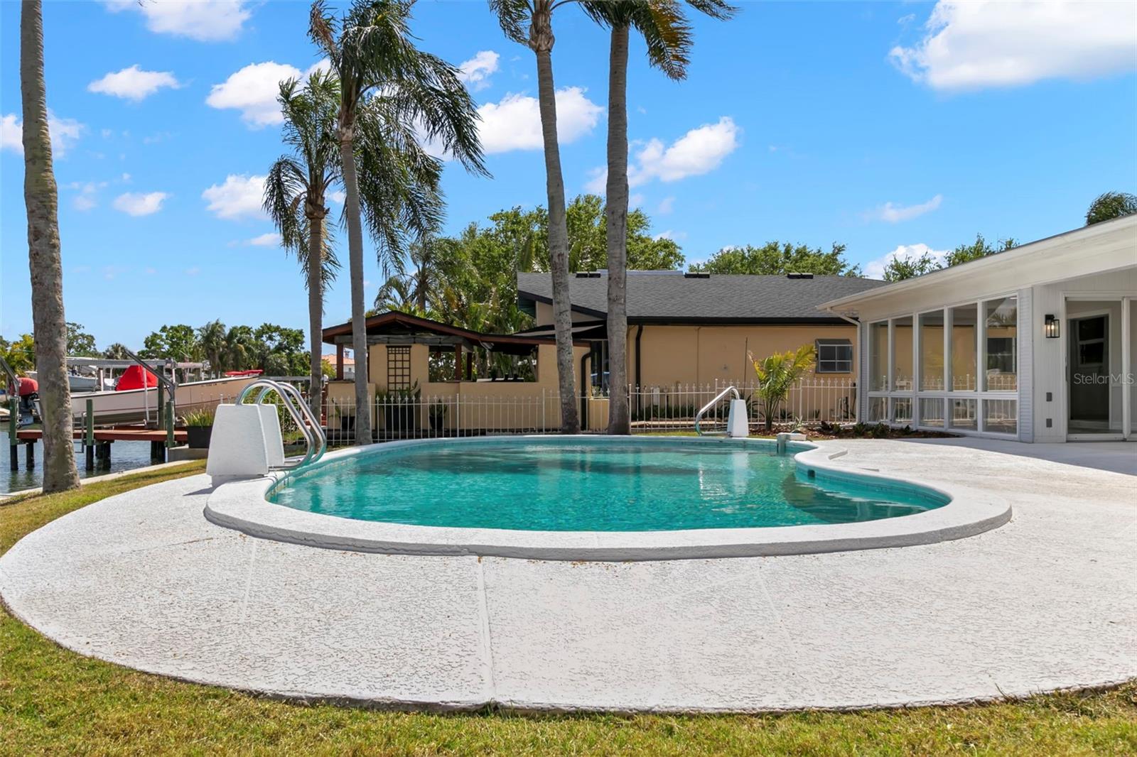 3945 VERSAILLES DR, TAMPA, FL, 33634